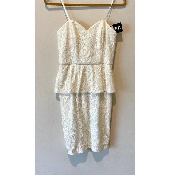 Womens Xscape ivory lacey Peplum Dress, Strapless Size 4 Womens Xscape ivory lacey Peplum Dress, Strapless Size 4